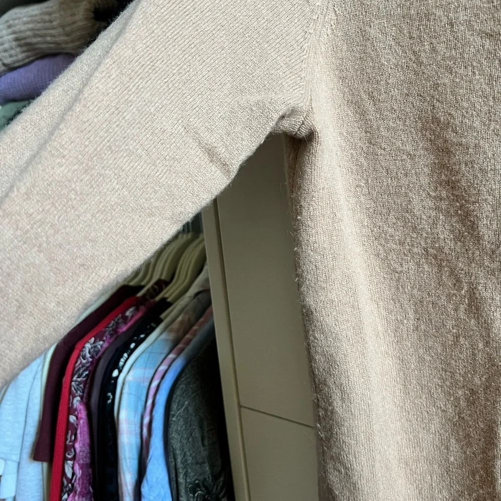 Quince Cashmere V-Neck Sweater - Picture 5 of 5